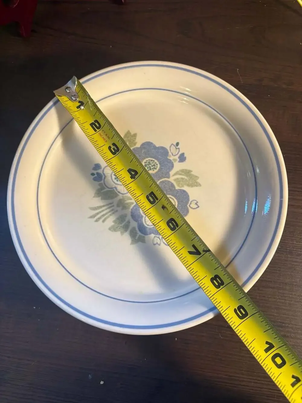 Vintage Corning Corner Stone Belle Grove 8.5 Inch Luncheon Plates - Set of 6